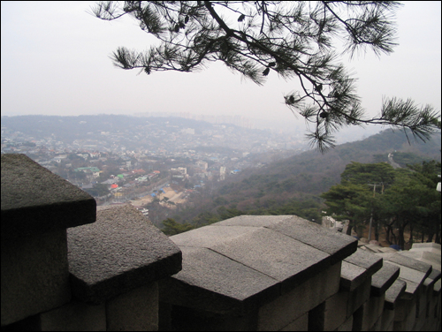 서울 성곽에서 바라본 시가지 